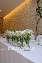 Dekoracja sali weselnej - bukieciki na stole Młodej Pary Dekoracja sali weselnej - bukieciki na stole Młodej Pary